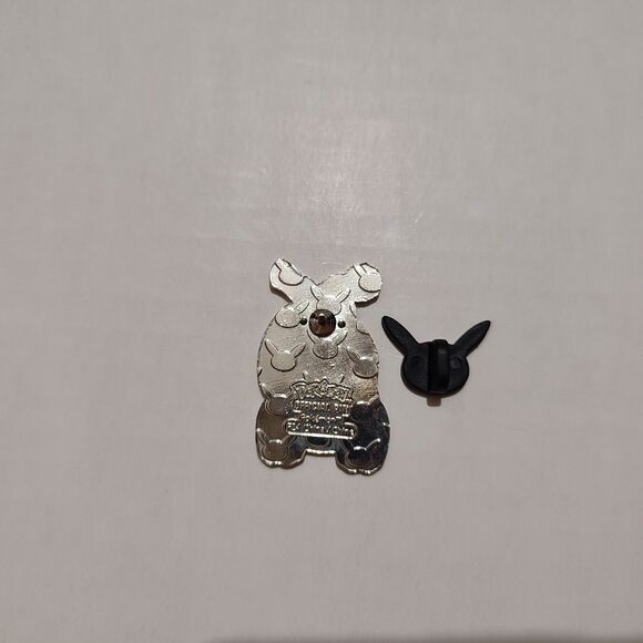 Pokemon TCG Fuecoco Holiday Greeting Enamel Pin Official Nintendo Lapel Badge - Picture 3 of 3